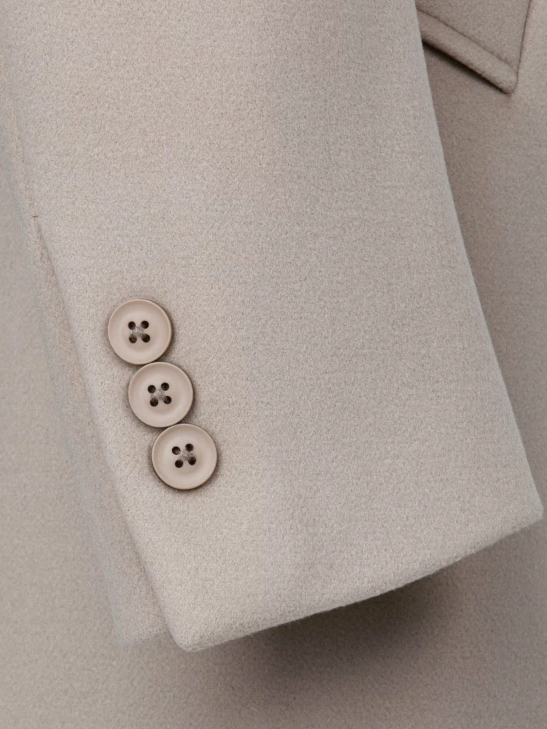 Camelot Slide Pocket Beige Mantelassen